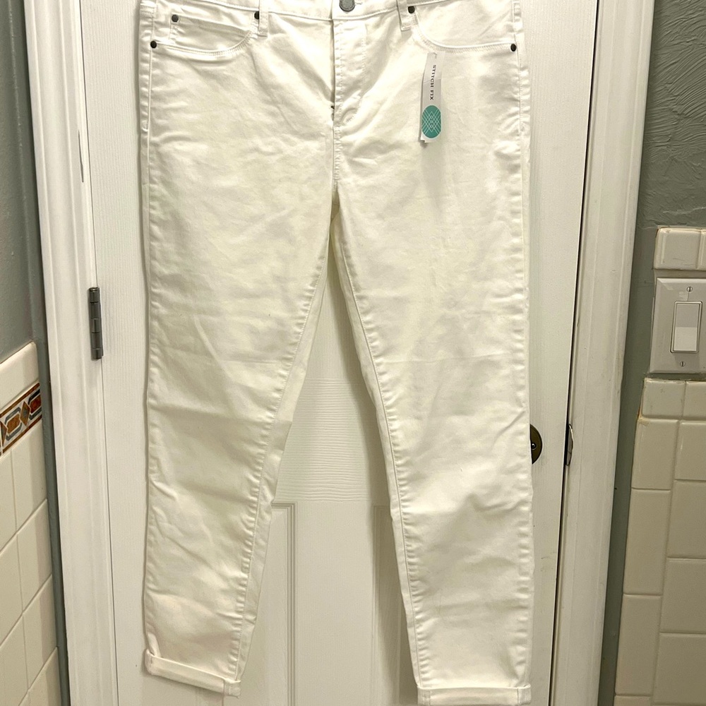 White skinny jeans LAST CALL